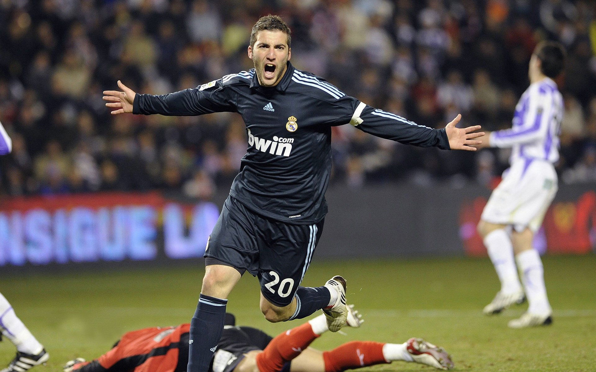 世界杯2026-卢卡库，从布鲁塞尔到塞维利亚，一个流浪者的冠军级正名